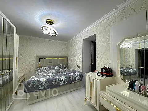 Satılır 2 otaqlı köhnə tikili 73 m²