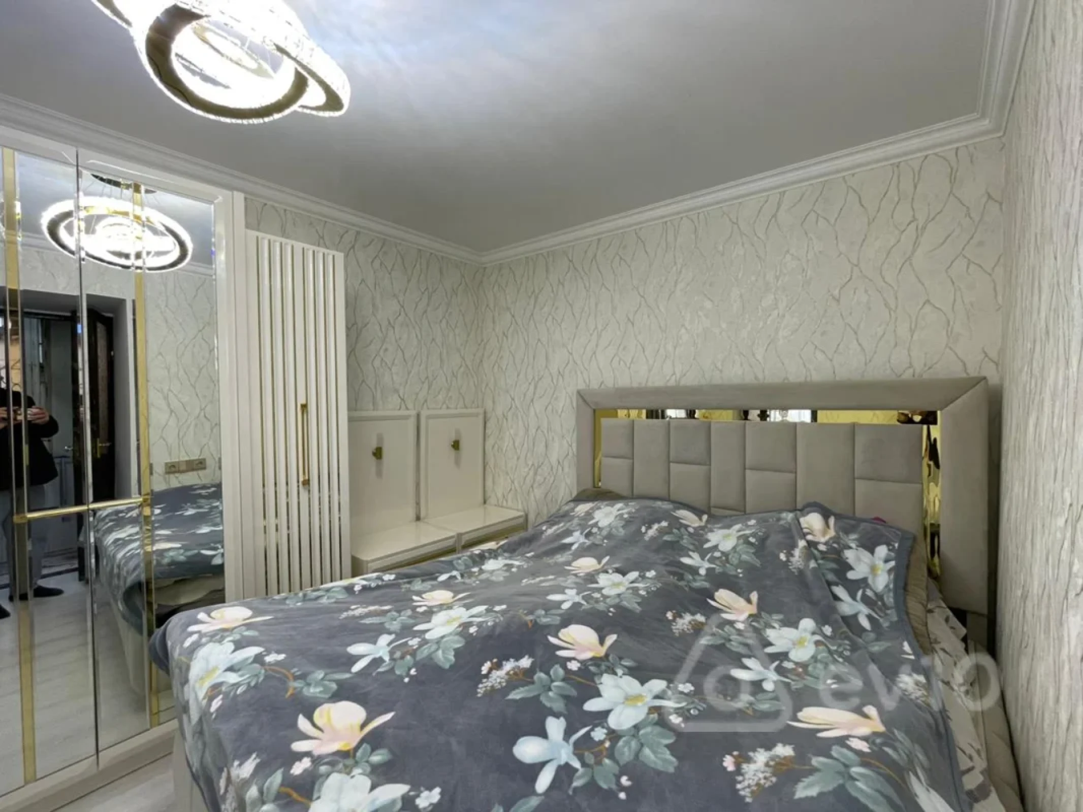 Satılır 2 otaqlı köhnə tikili 73 m²