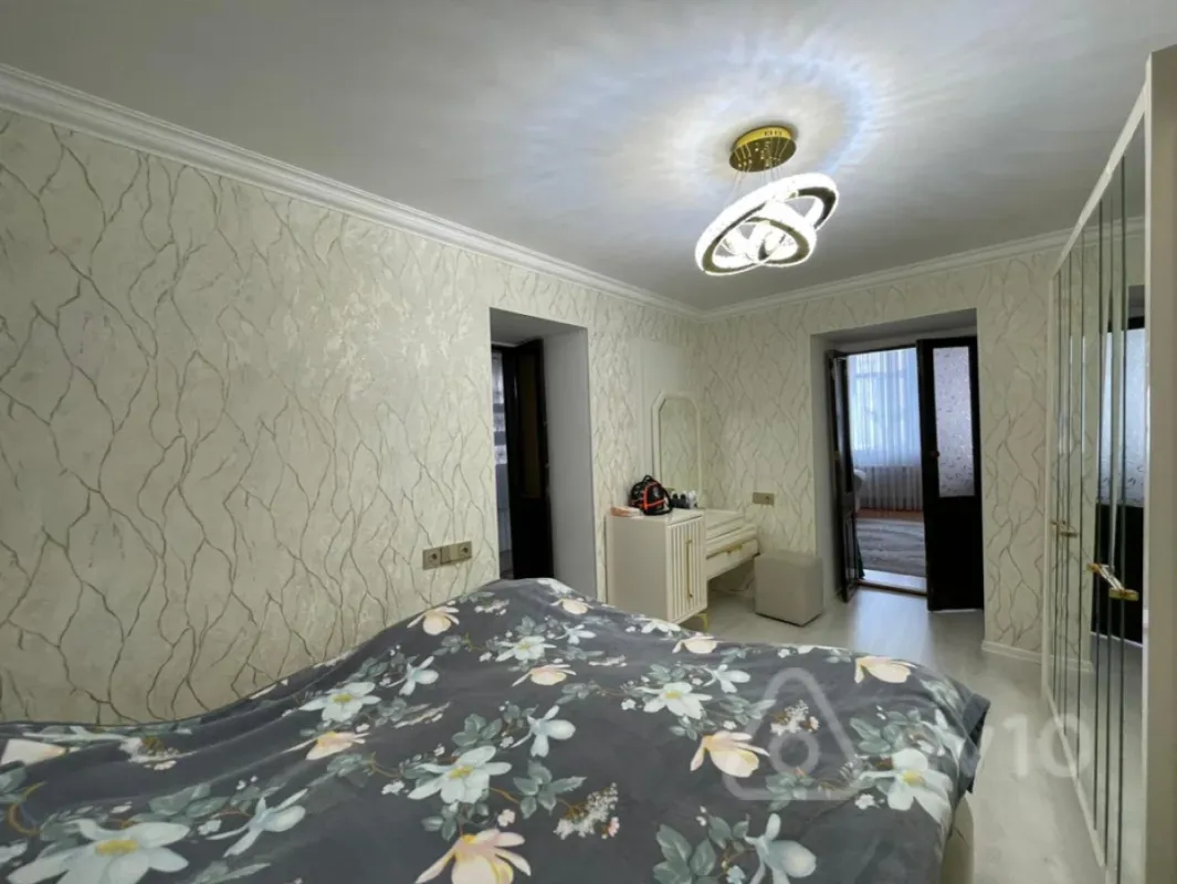 Satılır 2 otaqlı köhnə tikili 73 m²