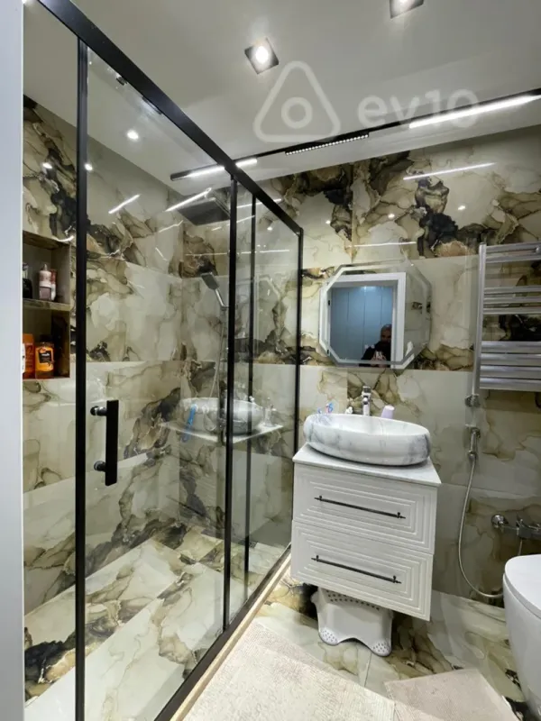 Satılır 2 otaqlı köhnə tikili 73 m²