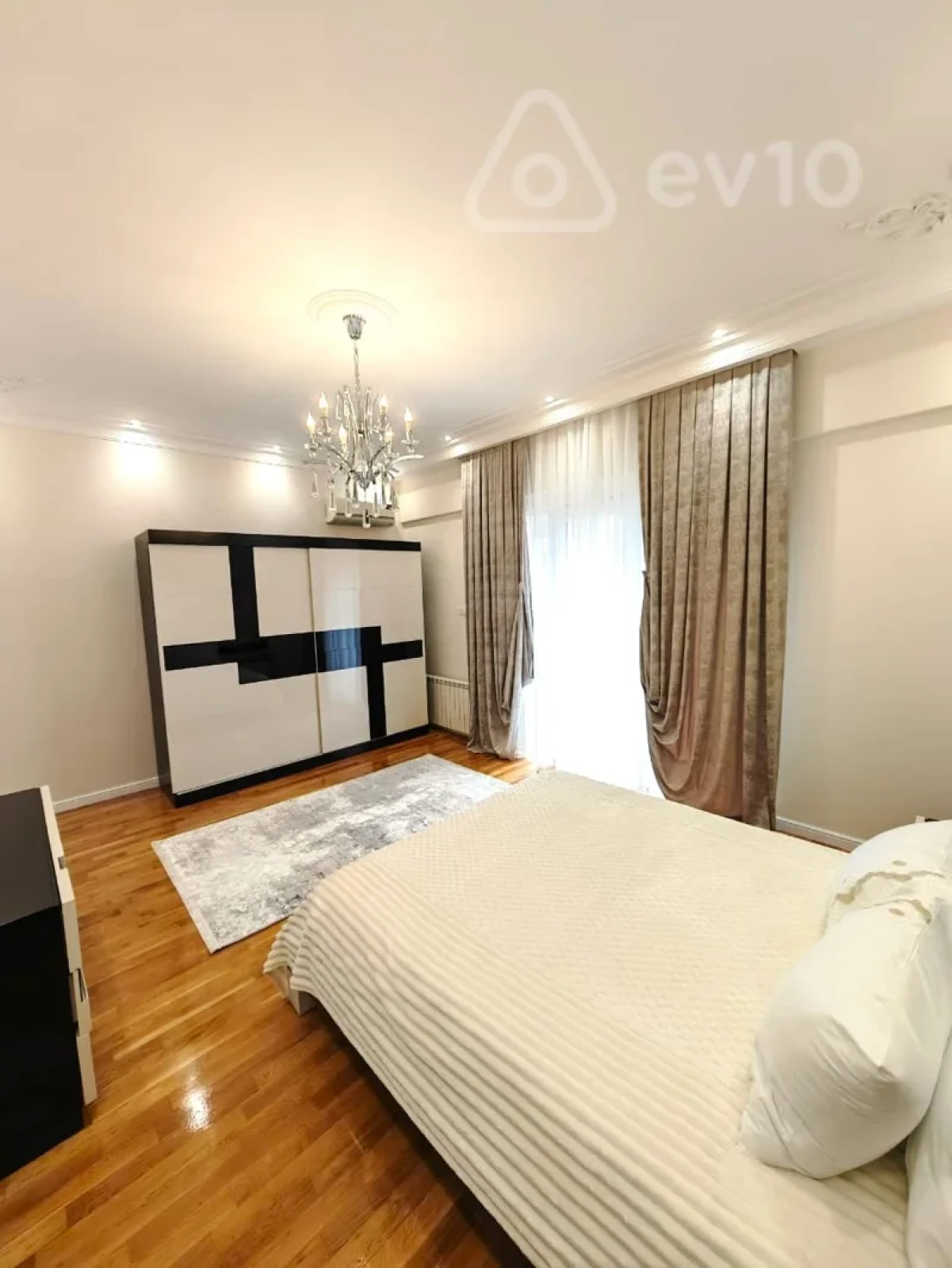 Satılır 4 otaqlı yeni tikili 225 m²