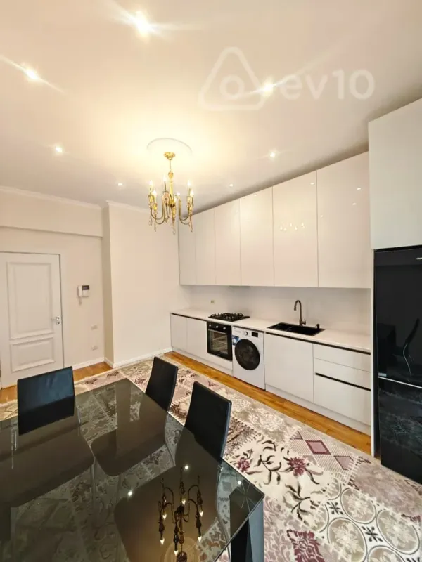 Satılır 4 otaqlı yeni tikili 225 m²