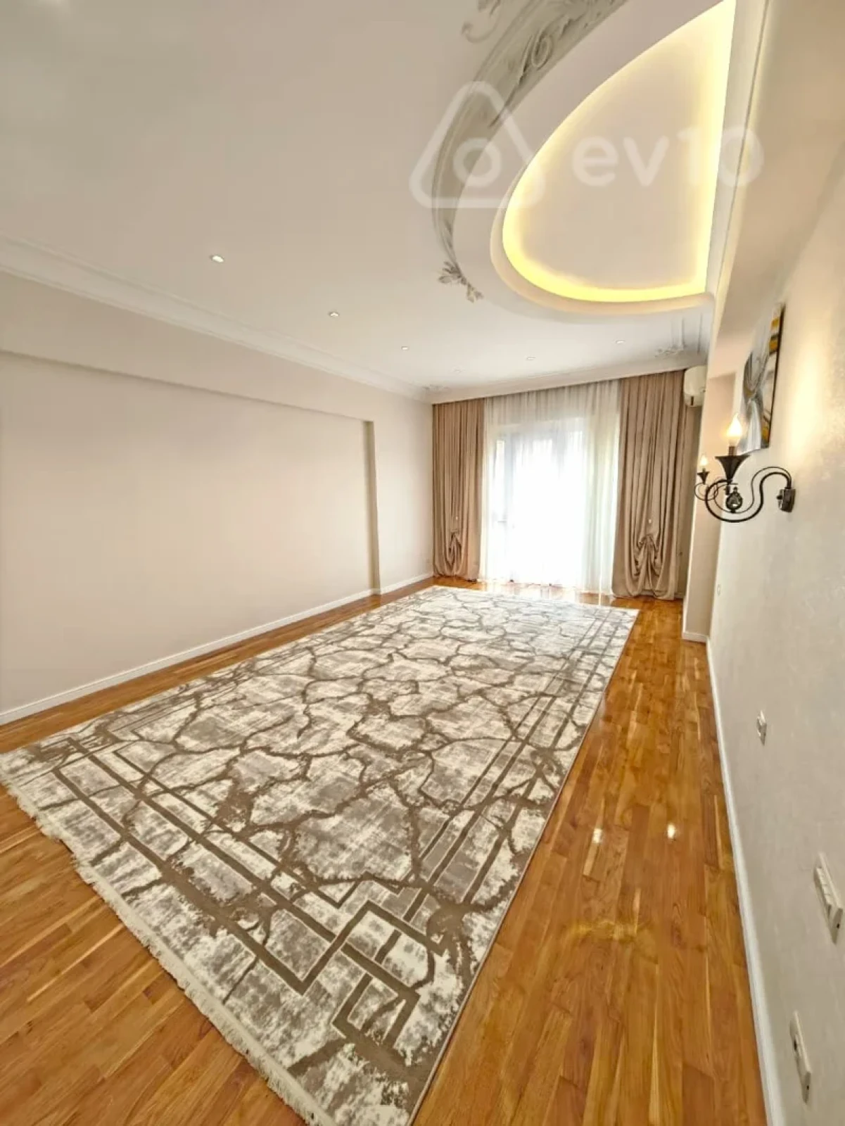 Satılır 4 otaqlı yeni tikili 225 m²