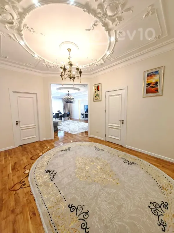 Satılır 4 otaqlı yeni tikili 225 m²