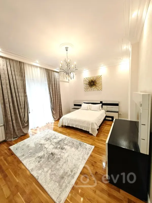 Satılır 4 otaqlı yeni tikili 225 m²