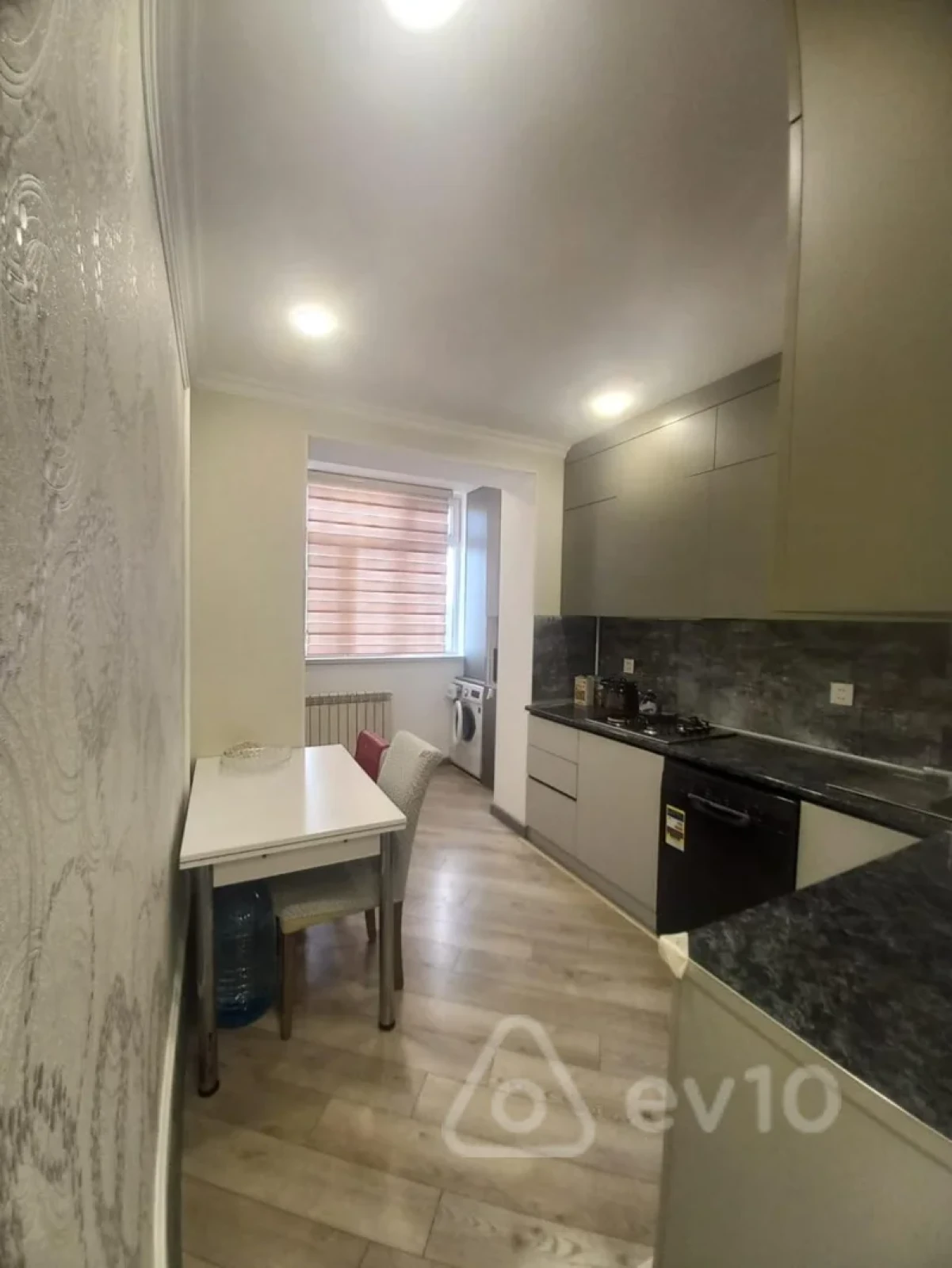Satılır 2 otaqlı yeni tikili 60 m²