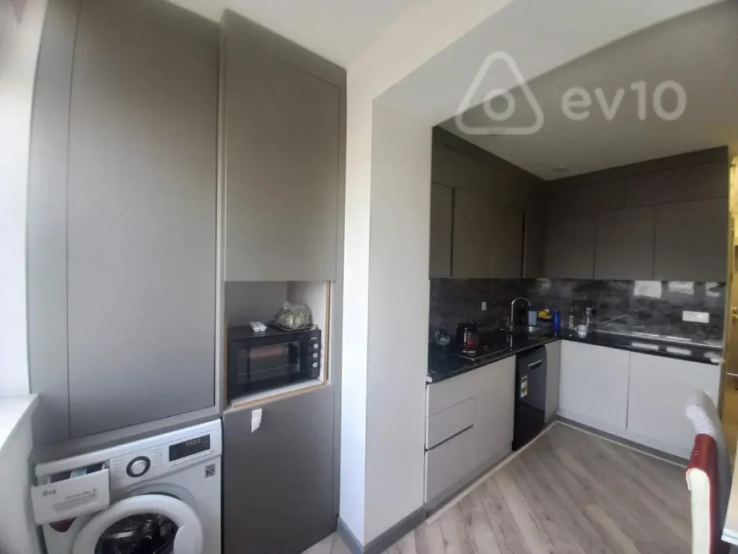 Satılır 2 otaqlı yeni tikili 60 m²