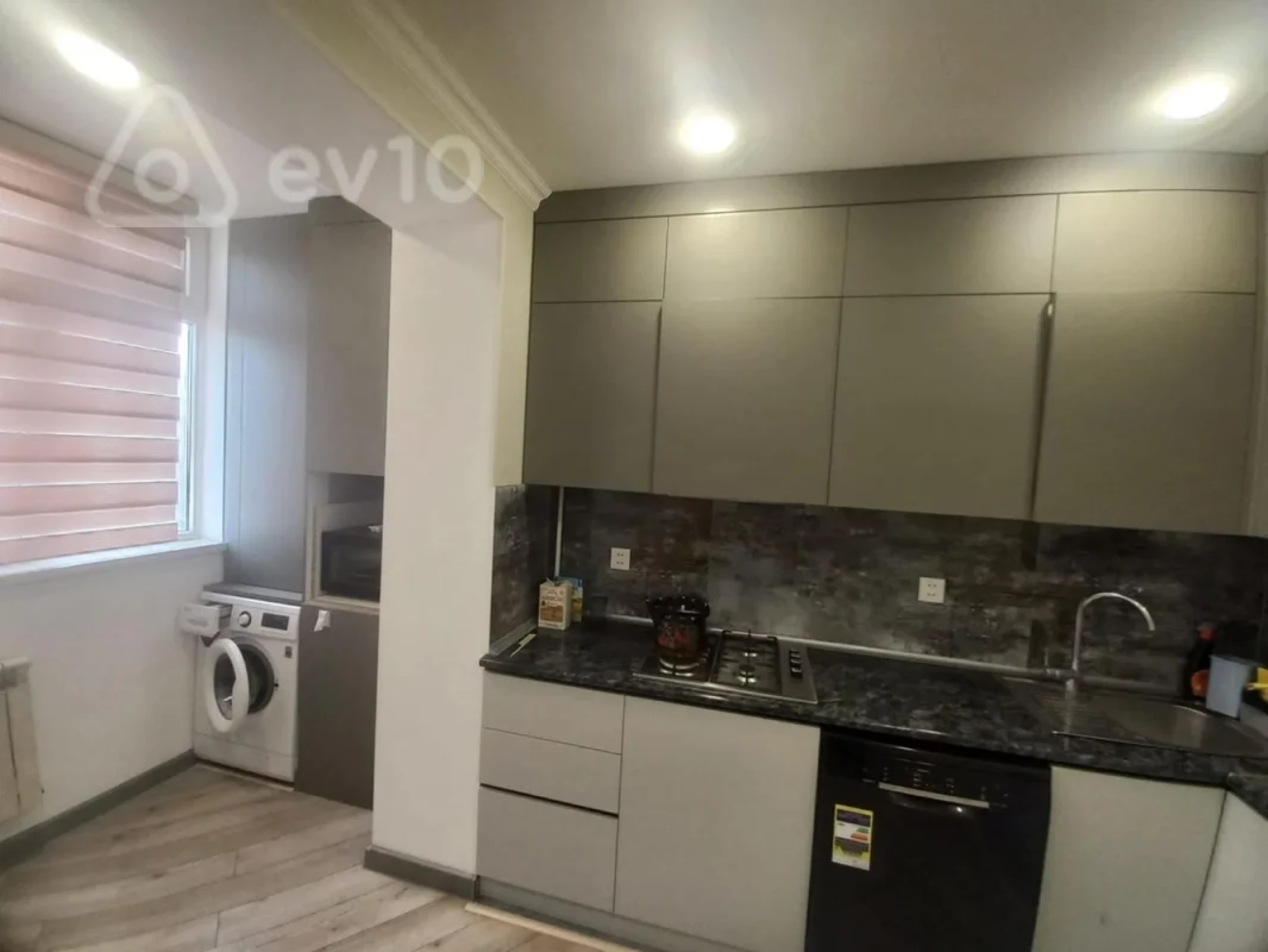 Satılır 2 otaqlı yeni tikili 60 m²