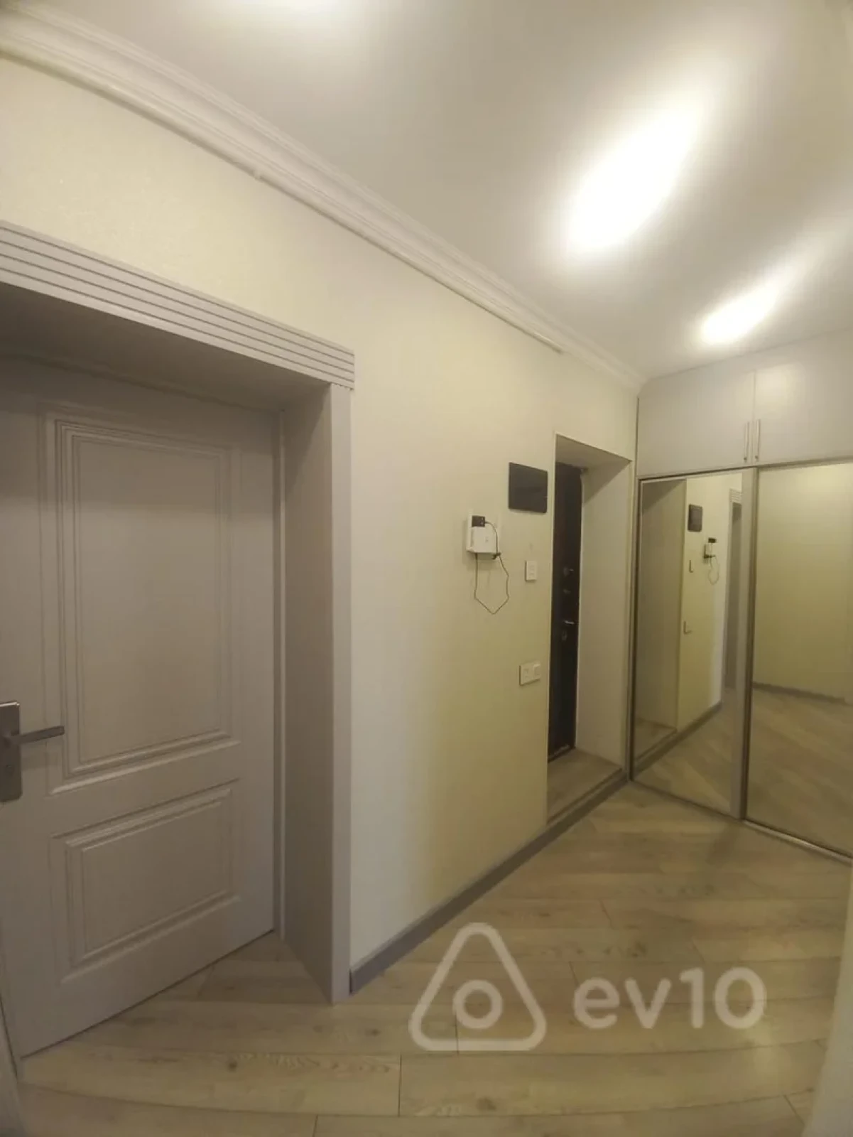 Satılır 2 otaqlı yeni tikili 60 m²