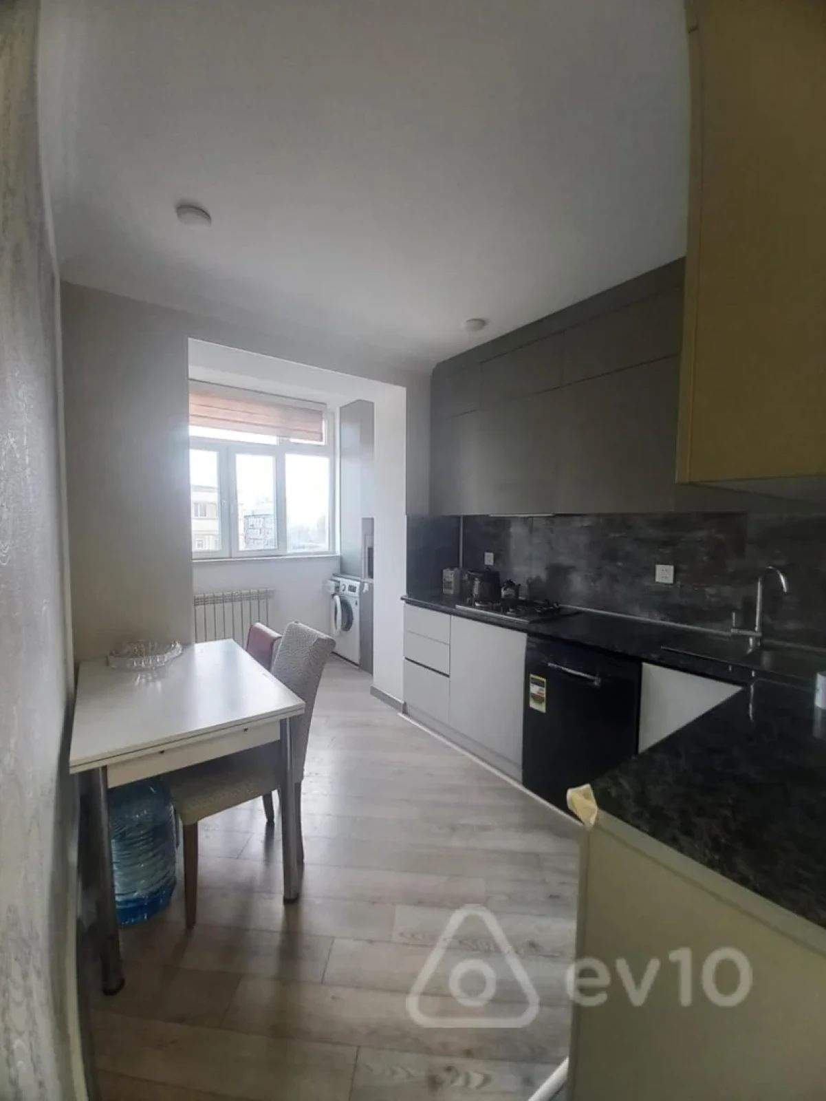 Satılır 2 otaqlı yeni tikili 60 m²