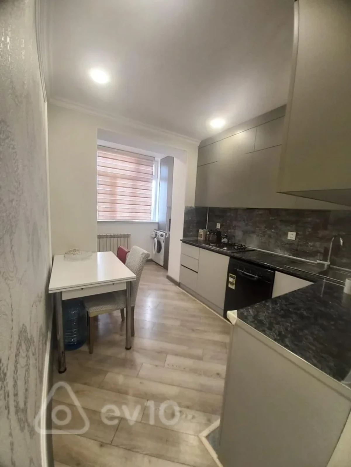 Satılır 2 otaqlı yeni tikili 60 m²
