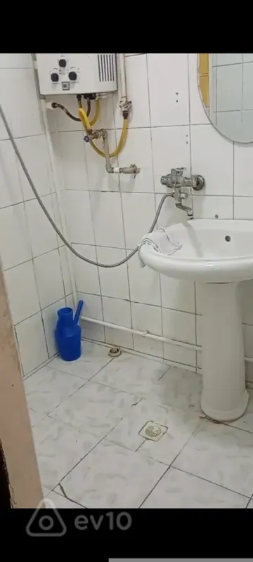 Kirayə verilir 2 otaqlı köhnə tikili 65 m²