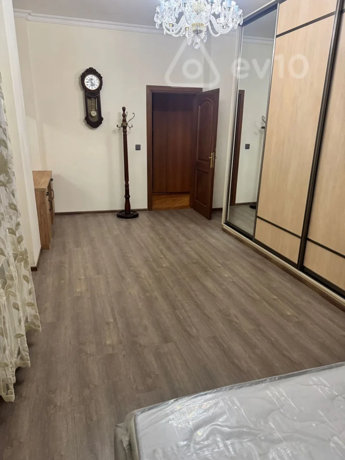 Satılır 3 otaqlı yeni tikili 115 m²