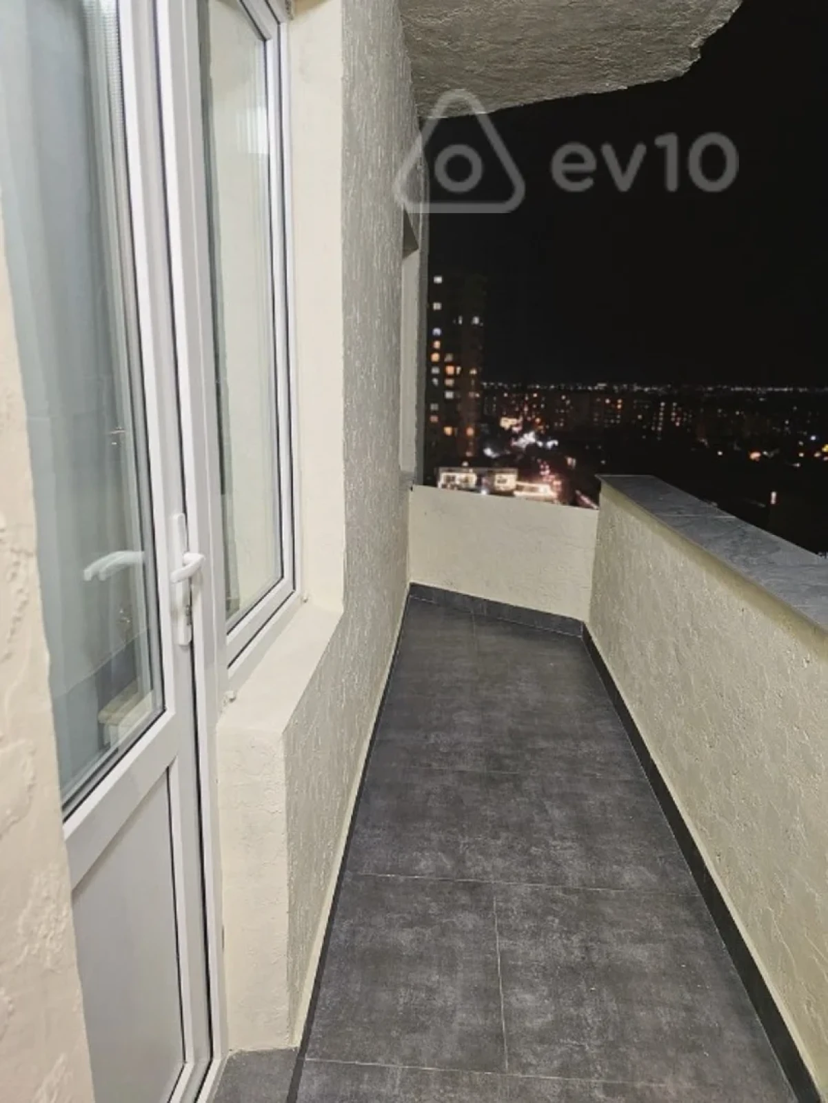 Satılır 2 otaqlı köhnə tikili 55 m²