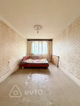 Satılır 4 otaqlı köhnə tikili 100 m²