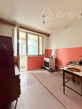 Satılır 4 otaqlı köhnə tikili 100 m²