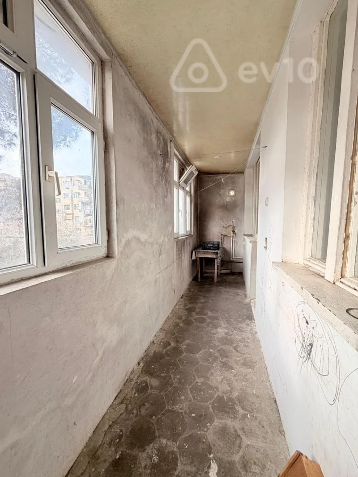 Satılır 4 otaqlı köhnə tikili 100 m²