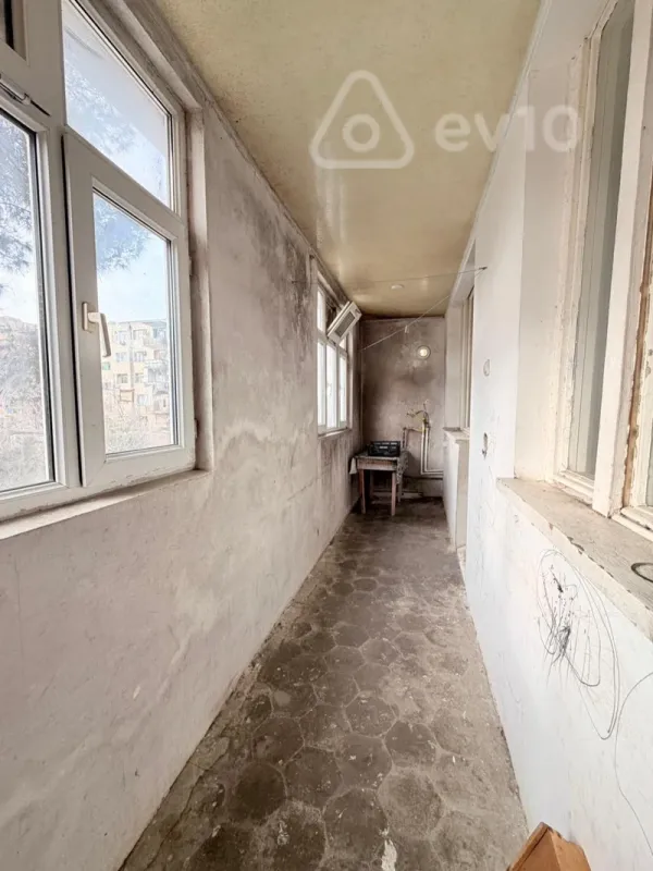 Satılır 4 otaqlı köhnə tikili 100 m²