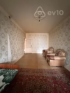 Satılır 4 otaqlı köhnə tikili 100 m²