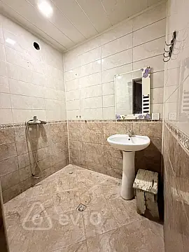 Satılır 4 otaqlı köhnə tikili 100 m²