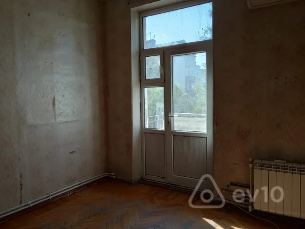 Kirayə verilir 2 otaqlı köhnə tikili 60 m²