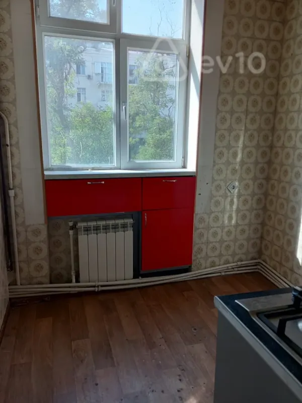 Kirayə verilir 2 otaqlı köhnə tikili 60 m²
