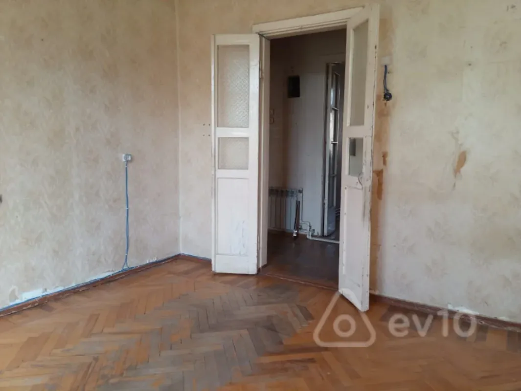 Kirayə verilir 2 otaqlı köhnə tikili 60 m²