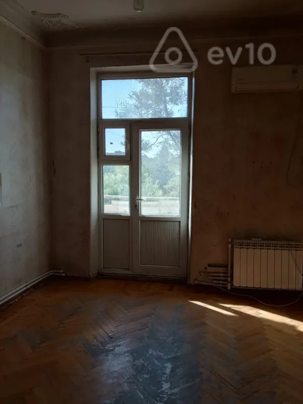 Kirayə verilir 2 otaqlı köhnə tikili 60 m²