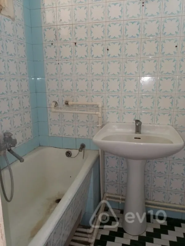 Kirayə verilir 2 otaqlı köhnə tikili 60 m²