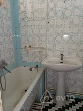 Kirayə verilir 2 otaqlı köhnə tikili 60 m²