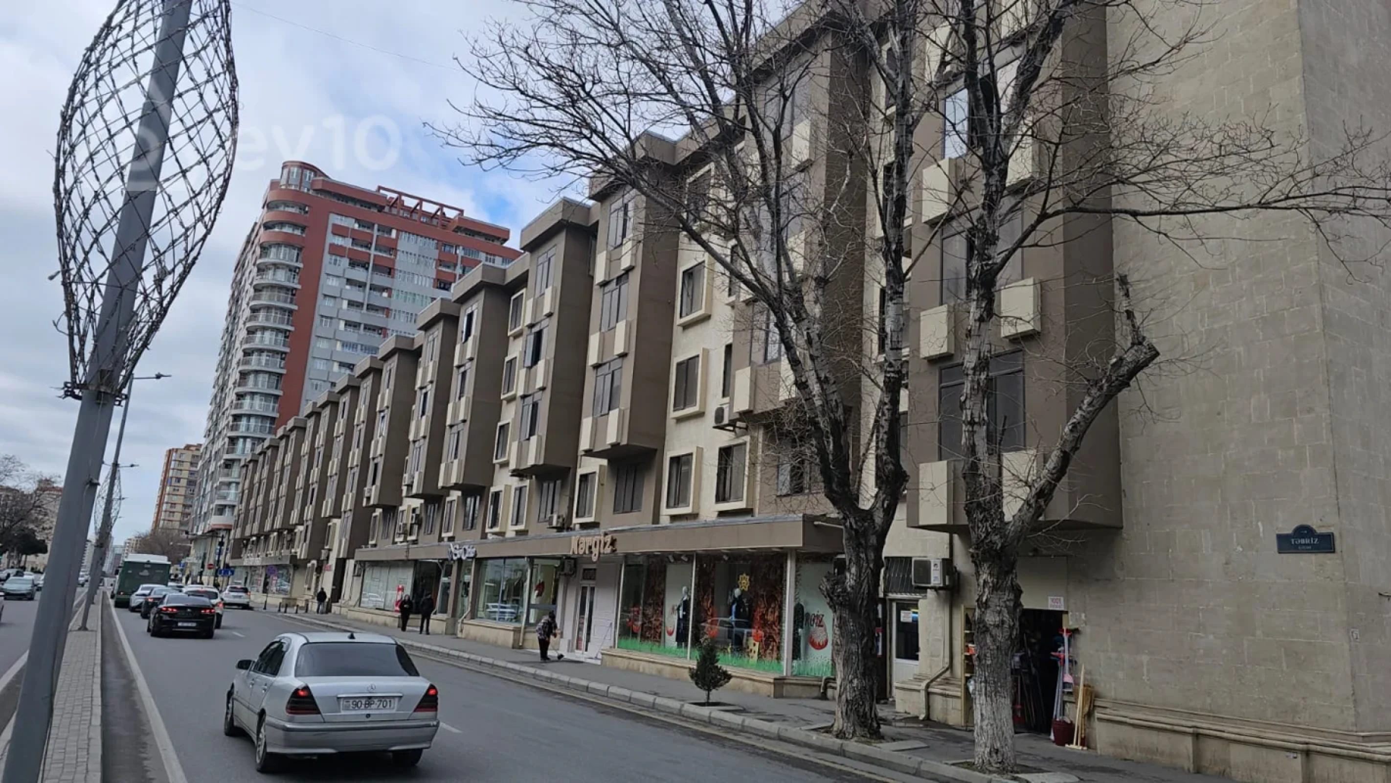 Kirayə verilir 2 otaqlı köhnə tikili 60 m²