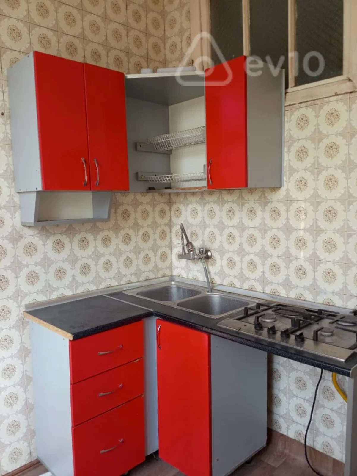 Kirayə verilir 2 otaqlı köhnə tikili 60 m²