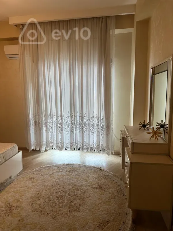 Kirayə verilir 3 otaqlı yeni tikili 100 m²