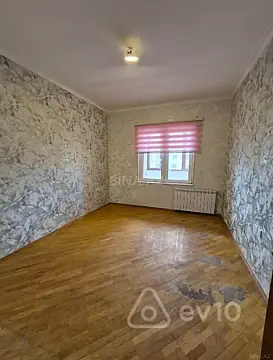 Satılır 2 otaqlı köhnə tikili 60 m²