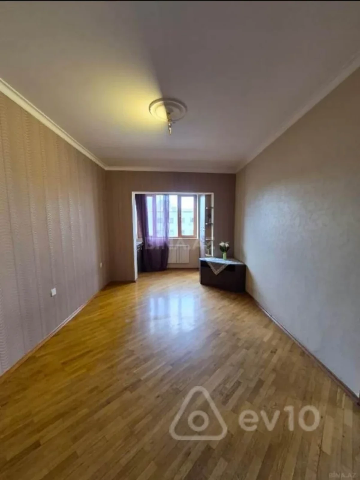 Satılır 2 otaqlı köhnə tikili 60 m²