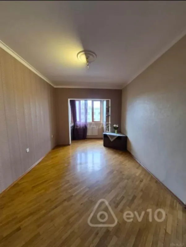 Satılır 2 otaqlı köhnə tikili 60 m²