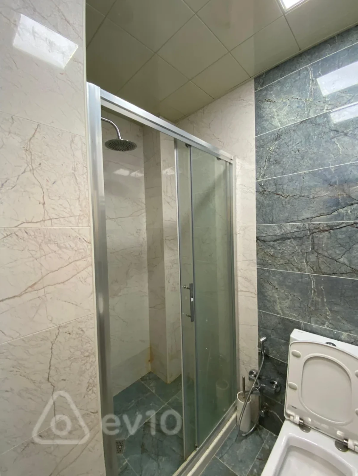 Kirayə verilir 2 otaqlı yeni tikili 70 m²