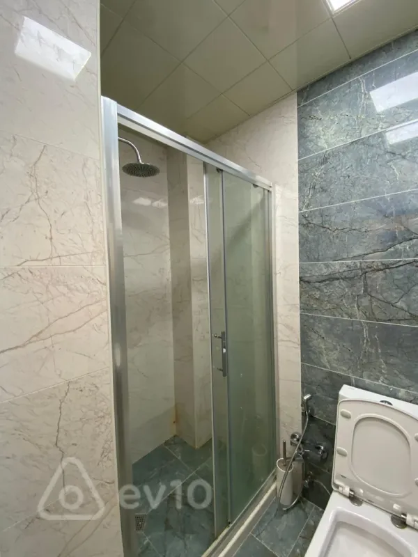 Kirayə verilir 2 otaqlı yeni tikili 70 m²