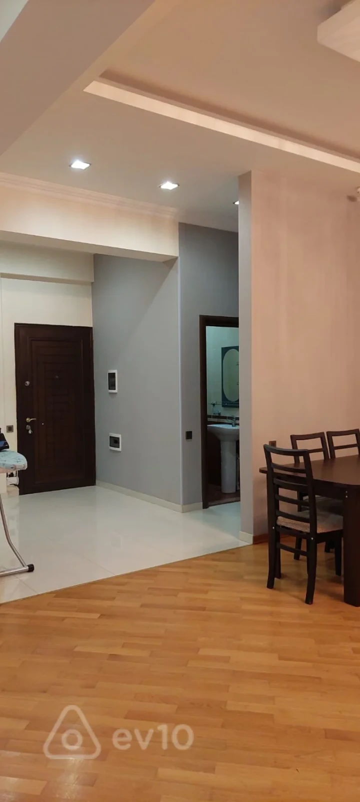 Kirayə verilir 2 otaqlı yeni tikili 85 m²