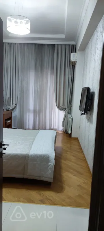 Kirayə verilir 2 otaqlı yeni tikili 85 m²