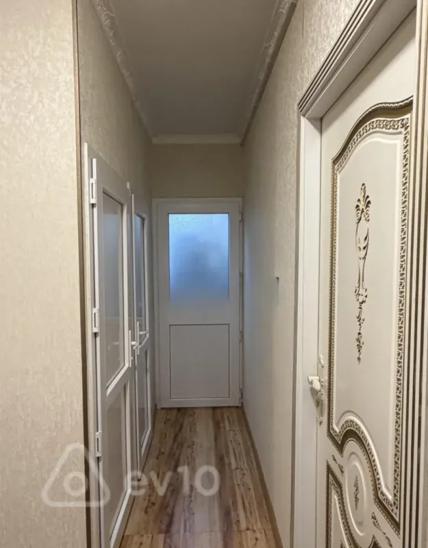 Satılır 2 otaqlı köhnə tikili 65 m²