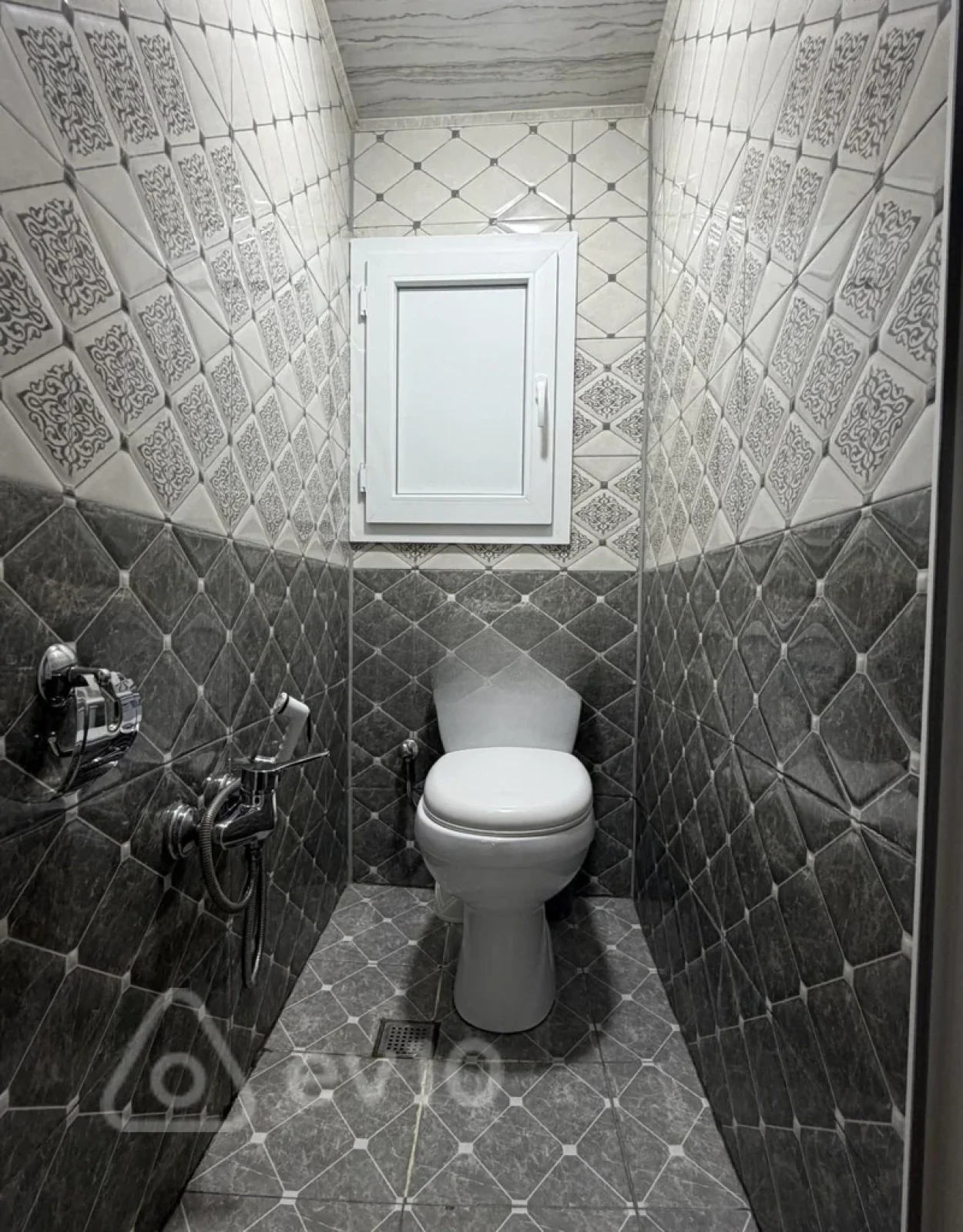 Satılır 2 otaqlı köhnə tikili 65 m²