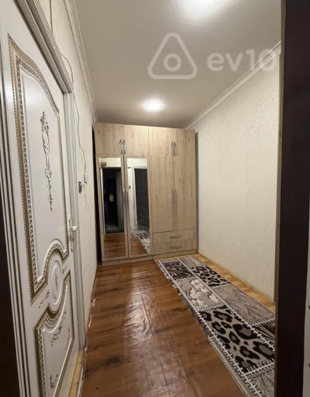 Satılır 2 otaqlı köhnə tikili 65 m²
