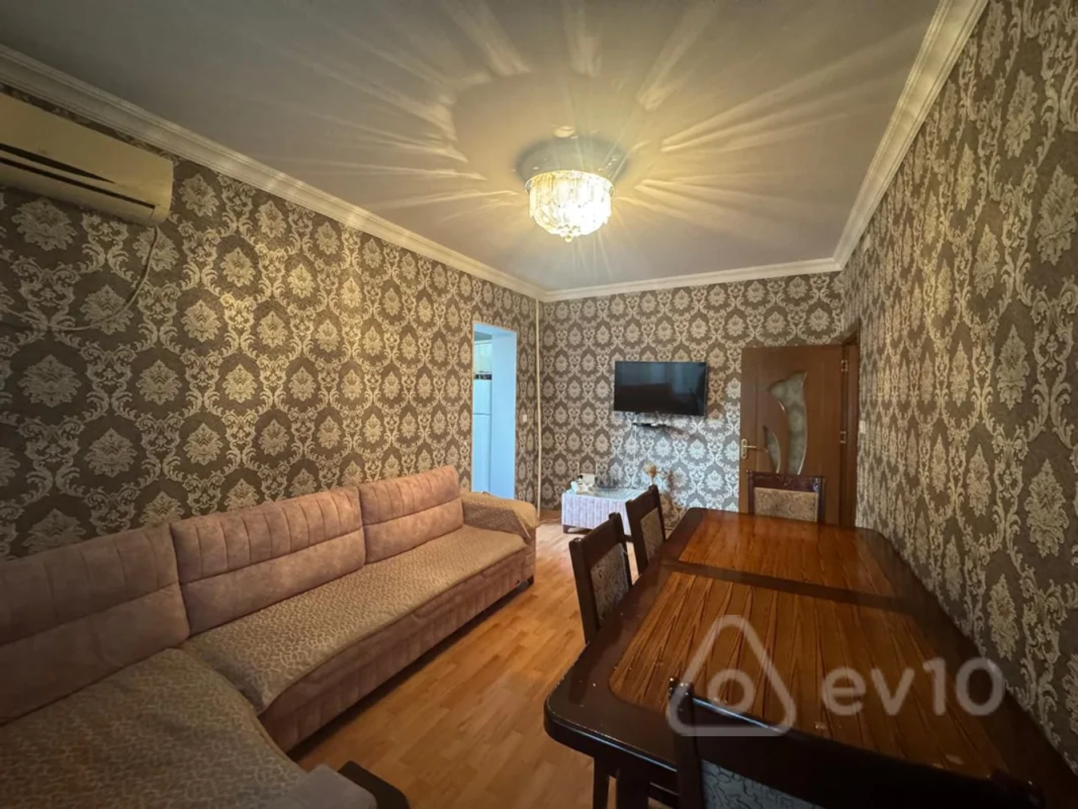 Satılır 2 otaqlı köhnə tikili 45 m²