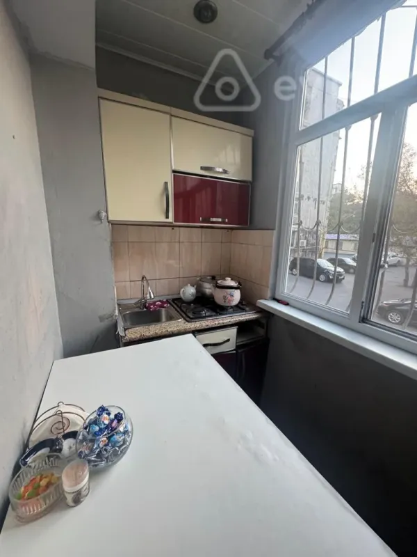 Satılır 2 otaqlı köhnə tikili 45 m²