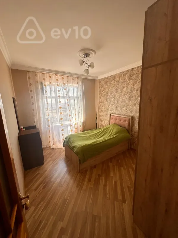 Satılır 2 otaqlı köhnə tikili 55 m²