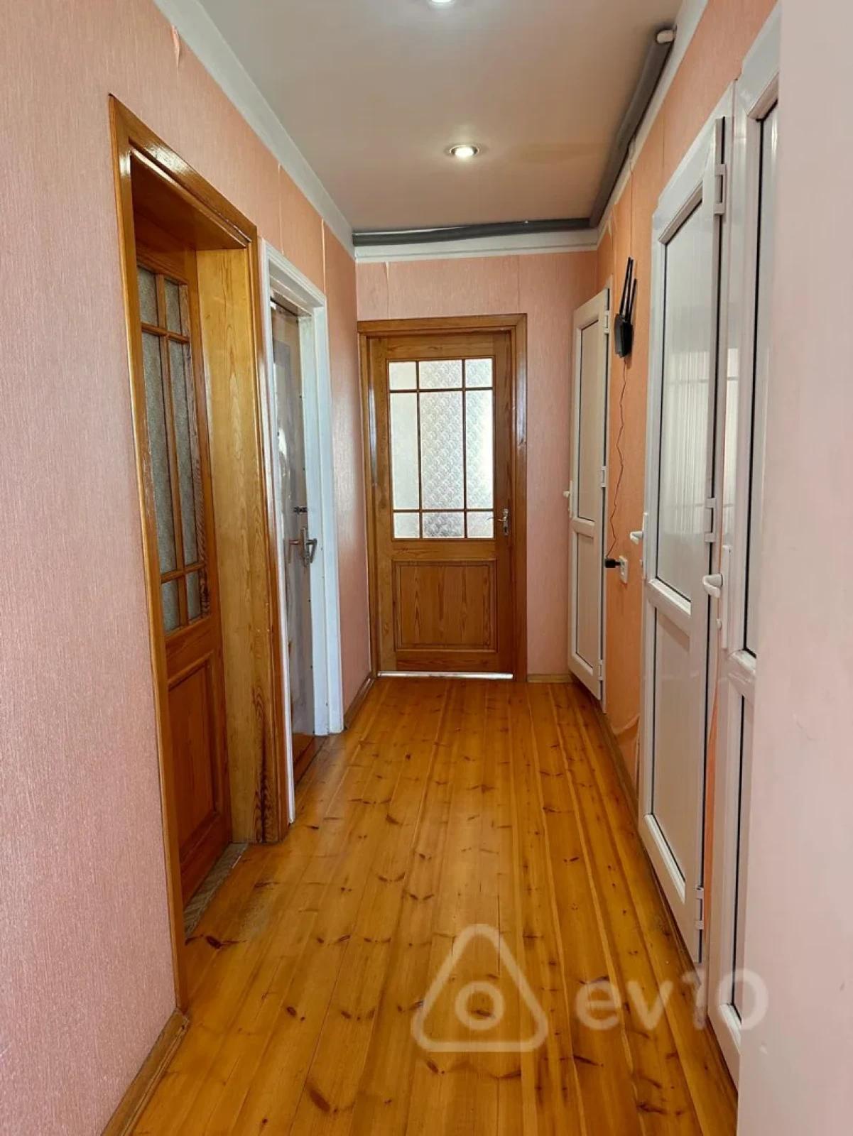 Satılır 2 otaqlı köhnə tikili 55 m²