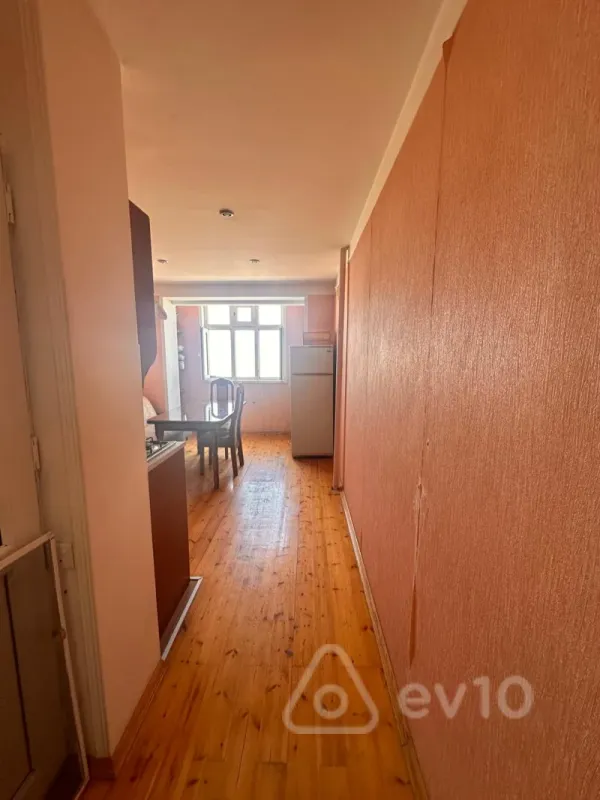 Satılır 2 otaqlı köhnə tikili 55 m²