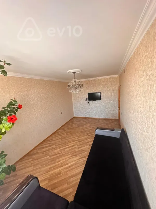 Satılır 2 otaqlı köhnə tikili 55 m²