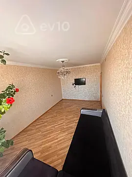 Satılır 2 otaqlı köhnə tikili 55 m²